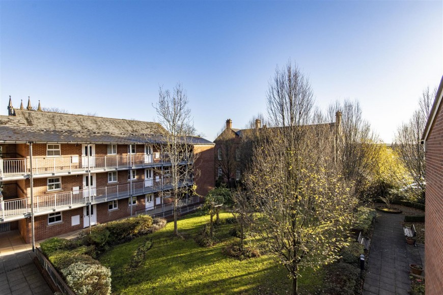 Stirling Court, off Nightingale Close, Chesterfield